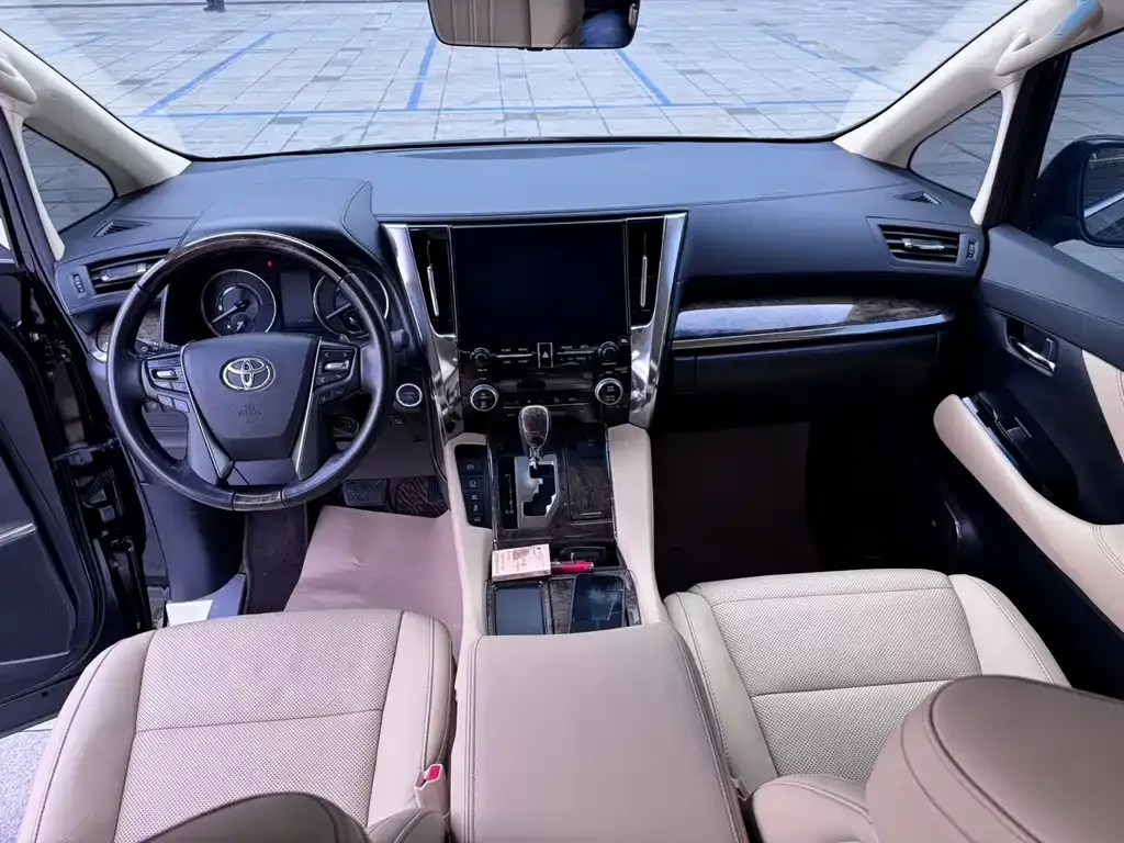 Toyota Alphard — фото 5