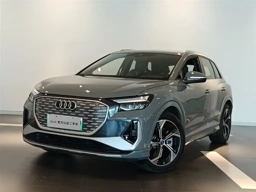 Audi Q4 e-tron — фото 1