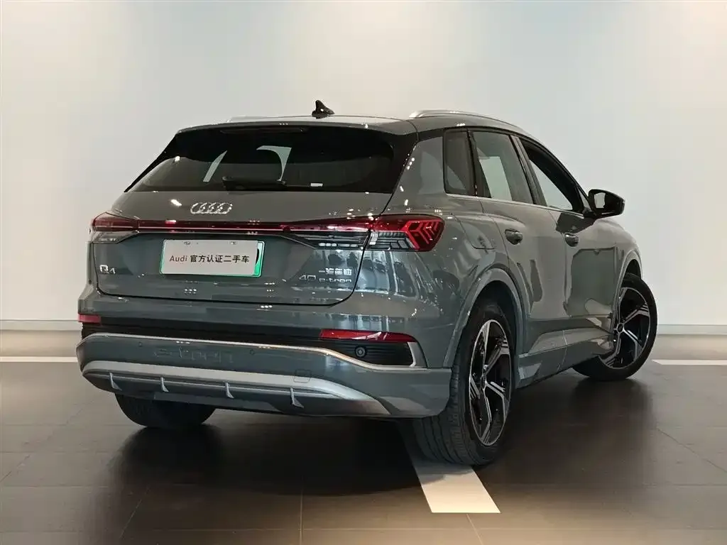 Audi Q4 e-tron — фото 2