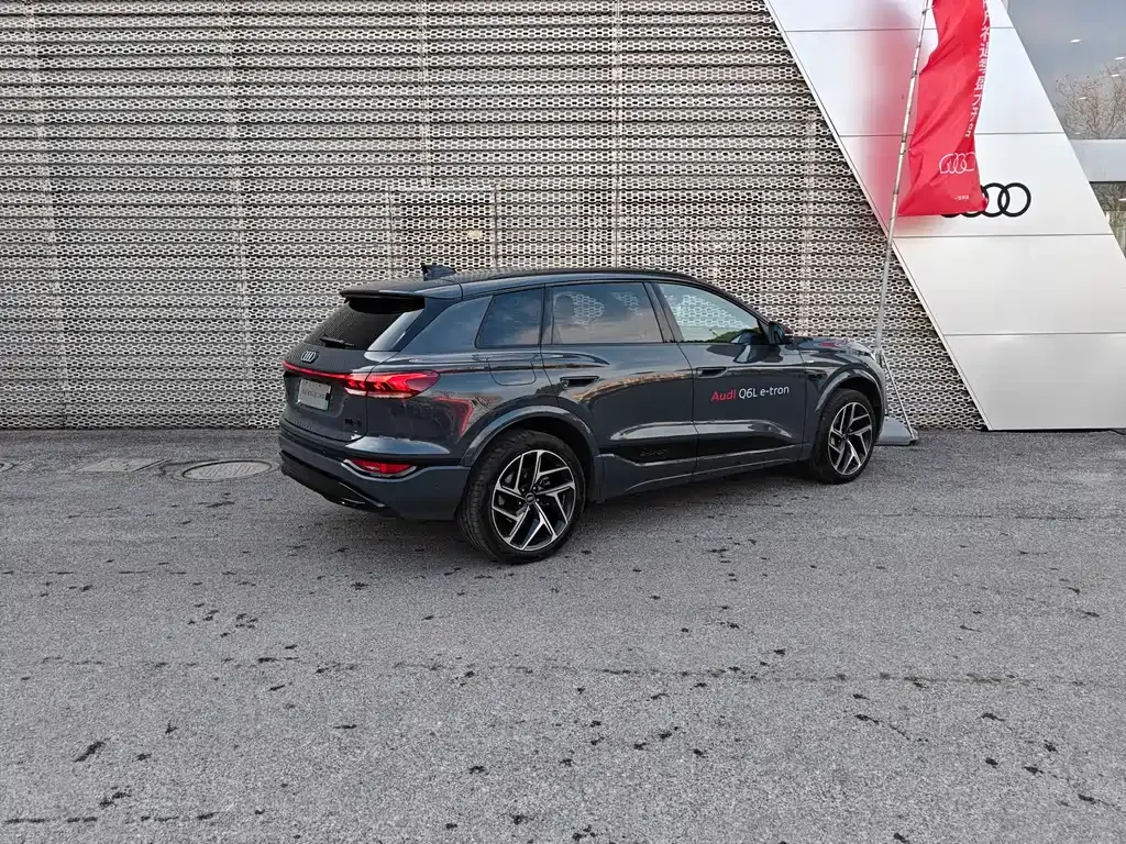 Audi Q6L e-tron — фото 8