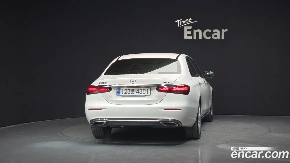 Mercedes-Benz E-Class — фото 9