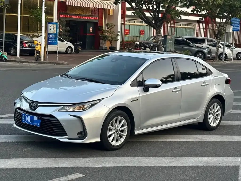Toyota Corolla — фото 1