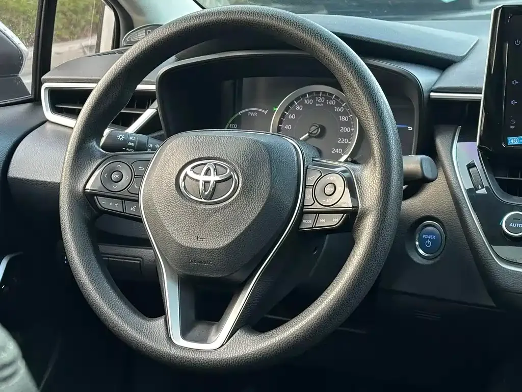 Toyota Corolla — фото 6