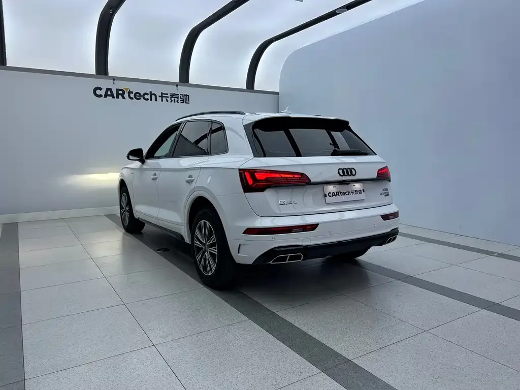 Audi Q5L — фото 7