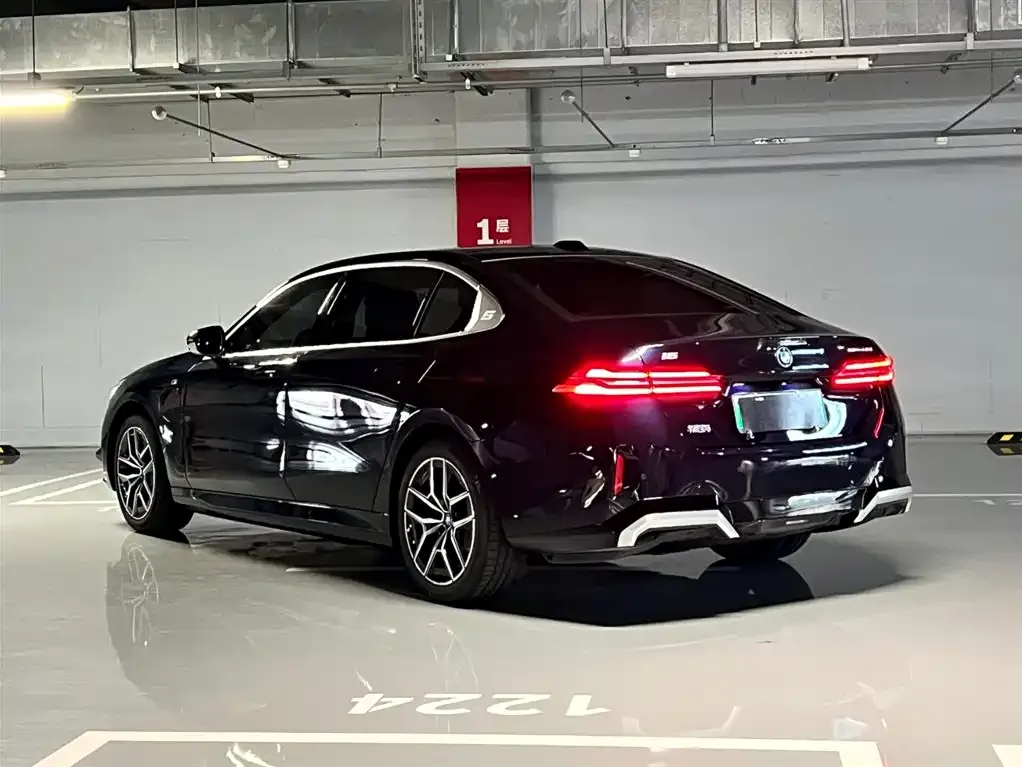BMW i5 — фото 6