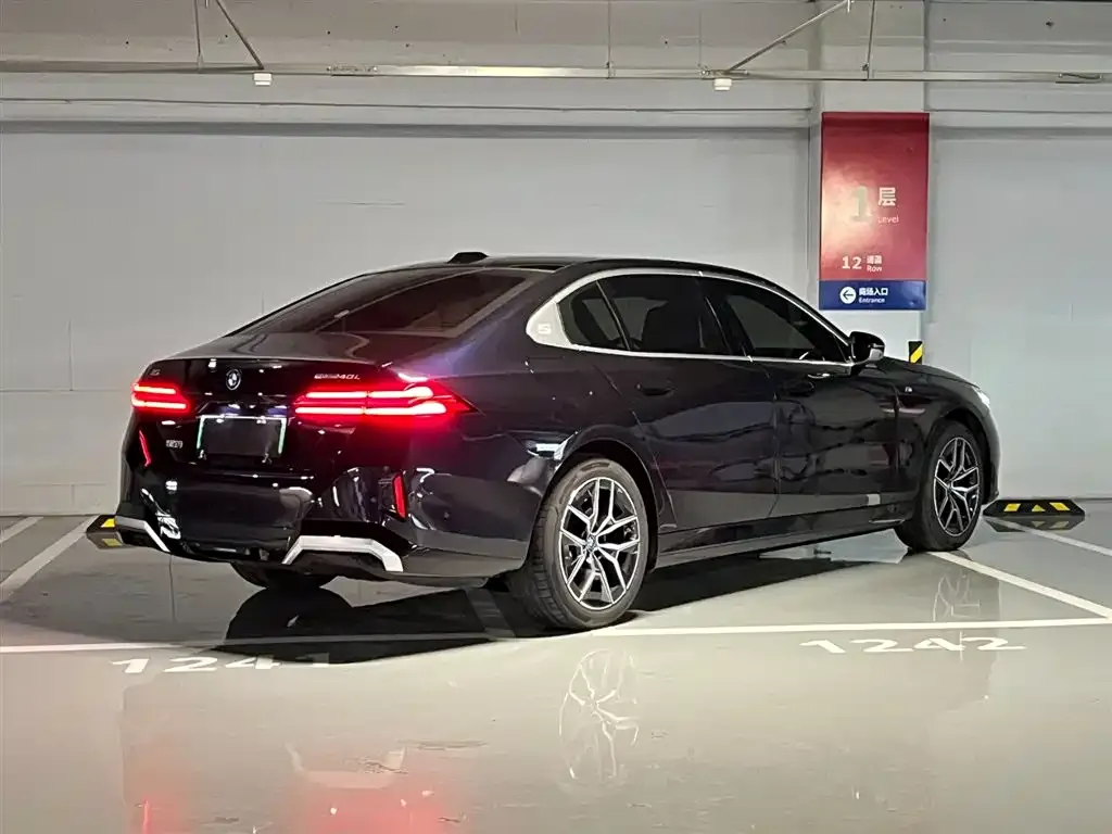 BMW i5 — фото 10