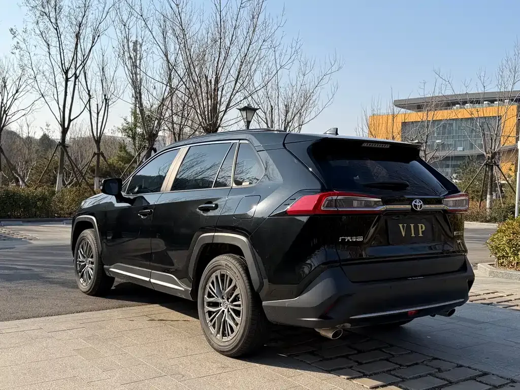 Toyota Wildlander — фото 10