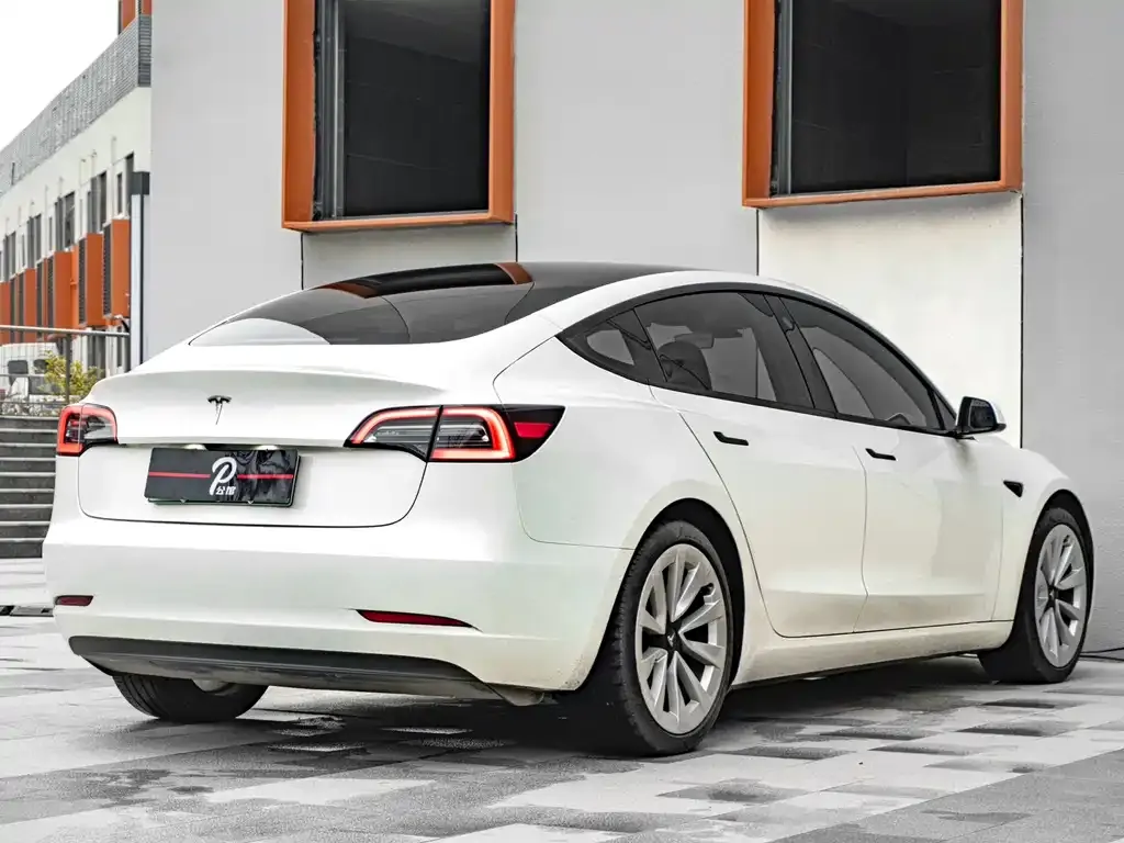 Tesla Model 3 — фото 5