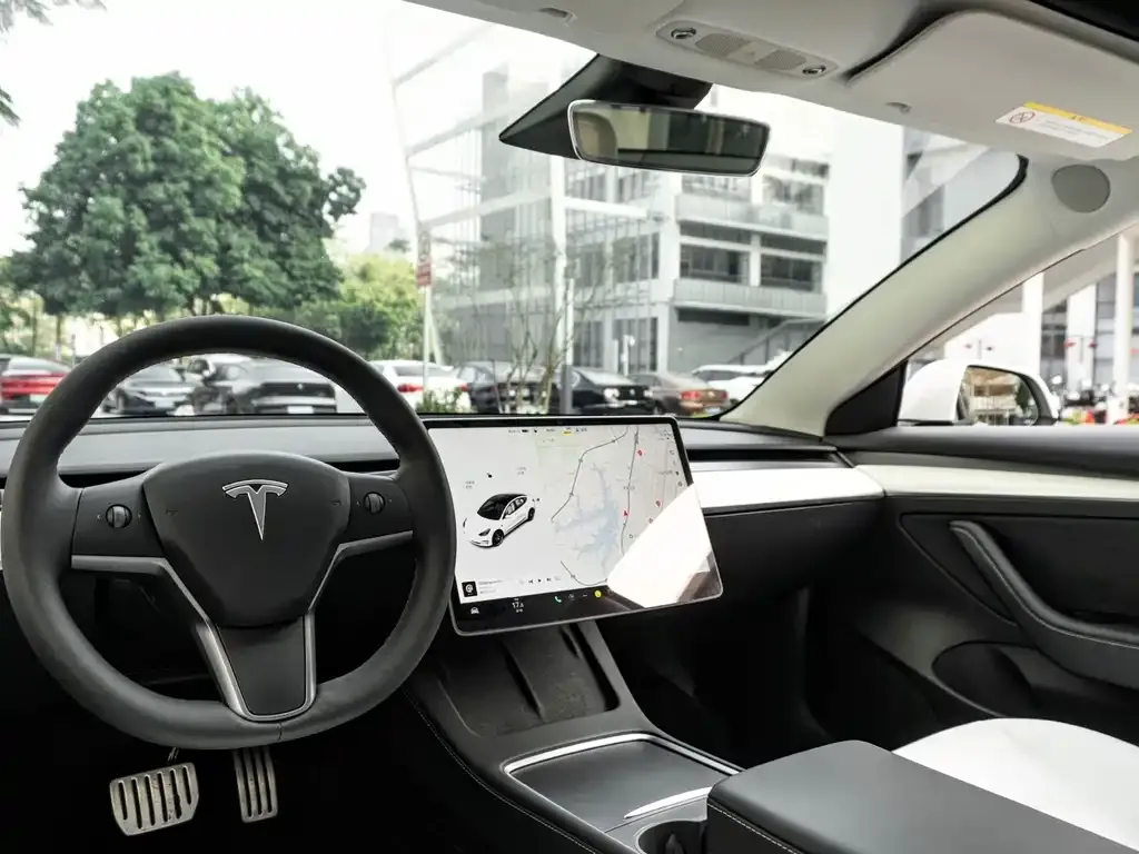 Tesla Model 3 — фото 4