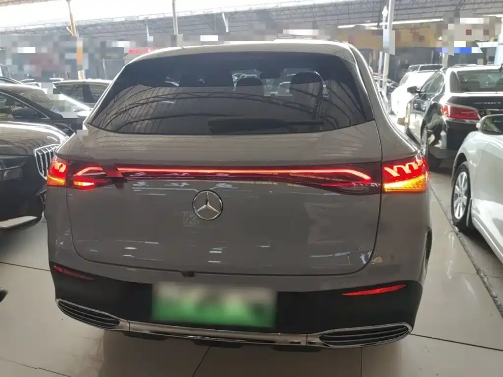 Mercedes-Benz EQE SUV — фото 3