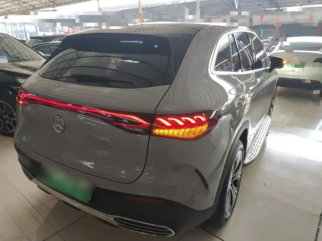 Mercedes-Benz EQE SUV — фото 4