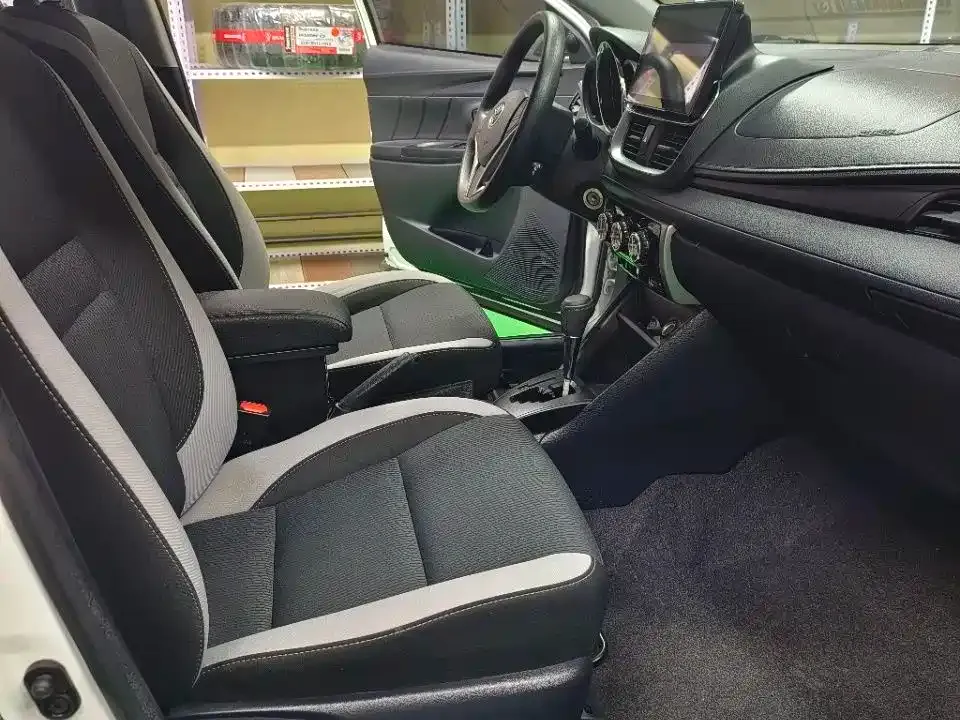Toyota Yaris L — фото 2