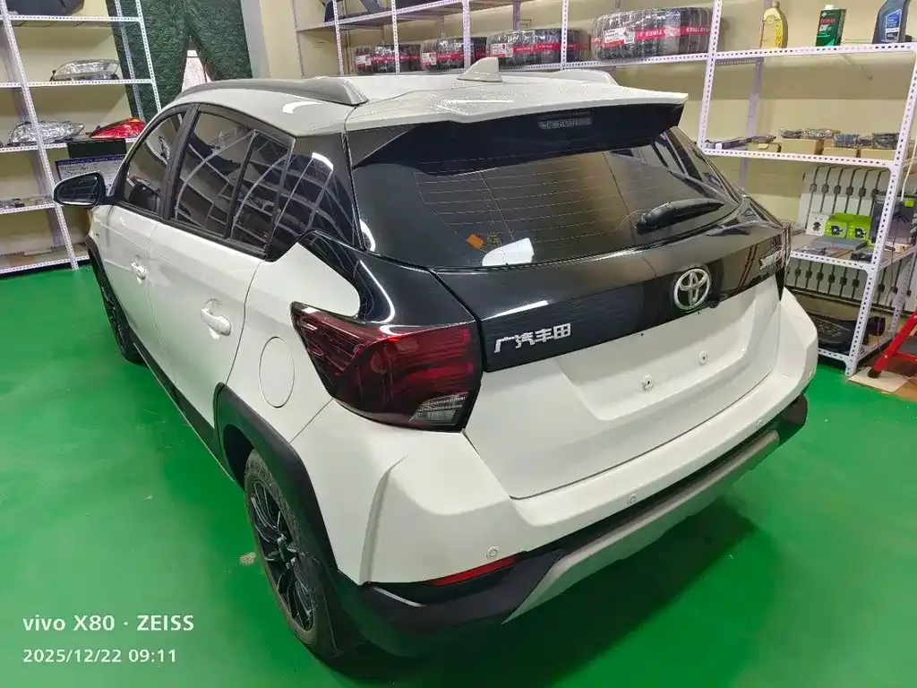 Toyota Yaris L — фото 4