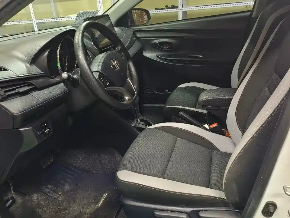 Toyota Yaris L — фото 6