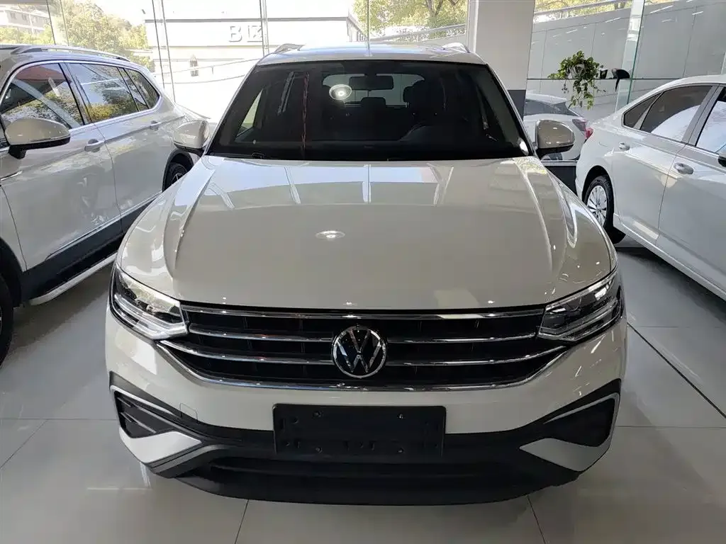 Volkswagen Tiguan L — фото 3
