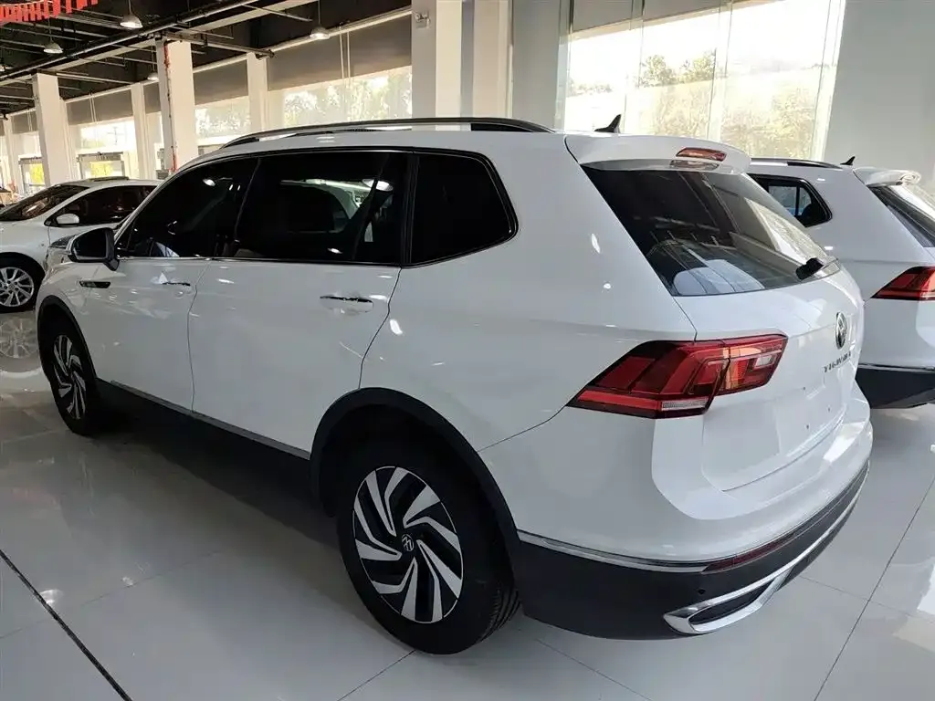 Volkswagen Tiguan L — фото 5