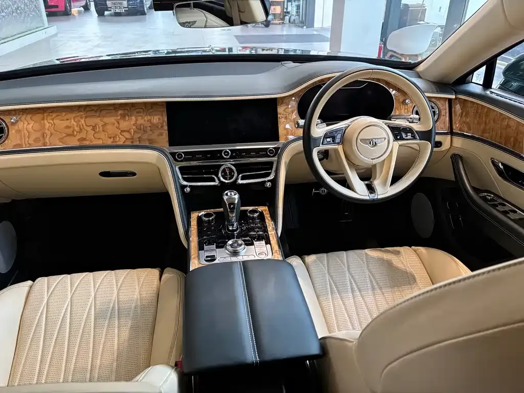 Bentley Flying Spur — фото 5