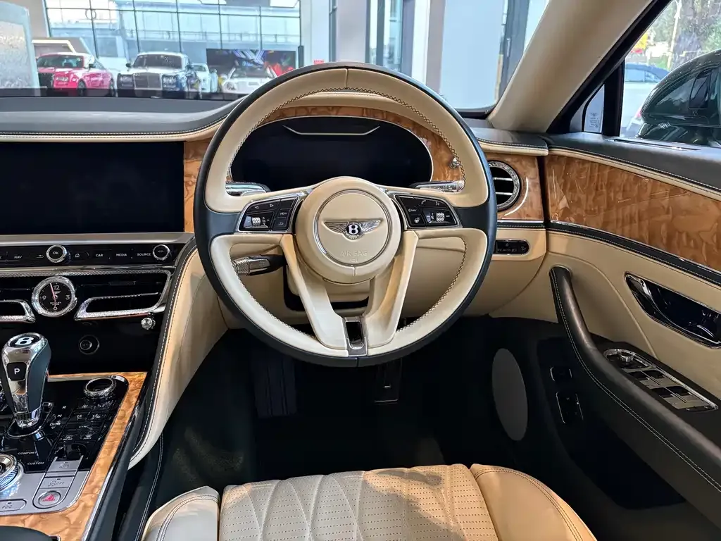 Bentley Flying Spur — фото 7