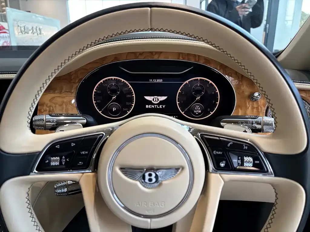 Bentley Flying Spur — фото 4