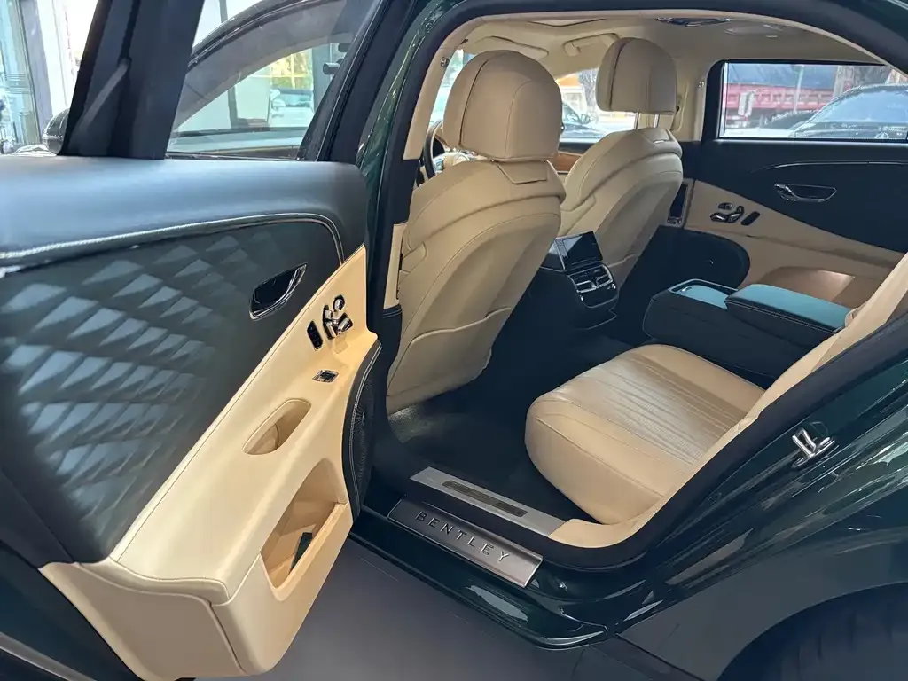 Bentley Flying Spur — фото 9