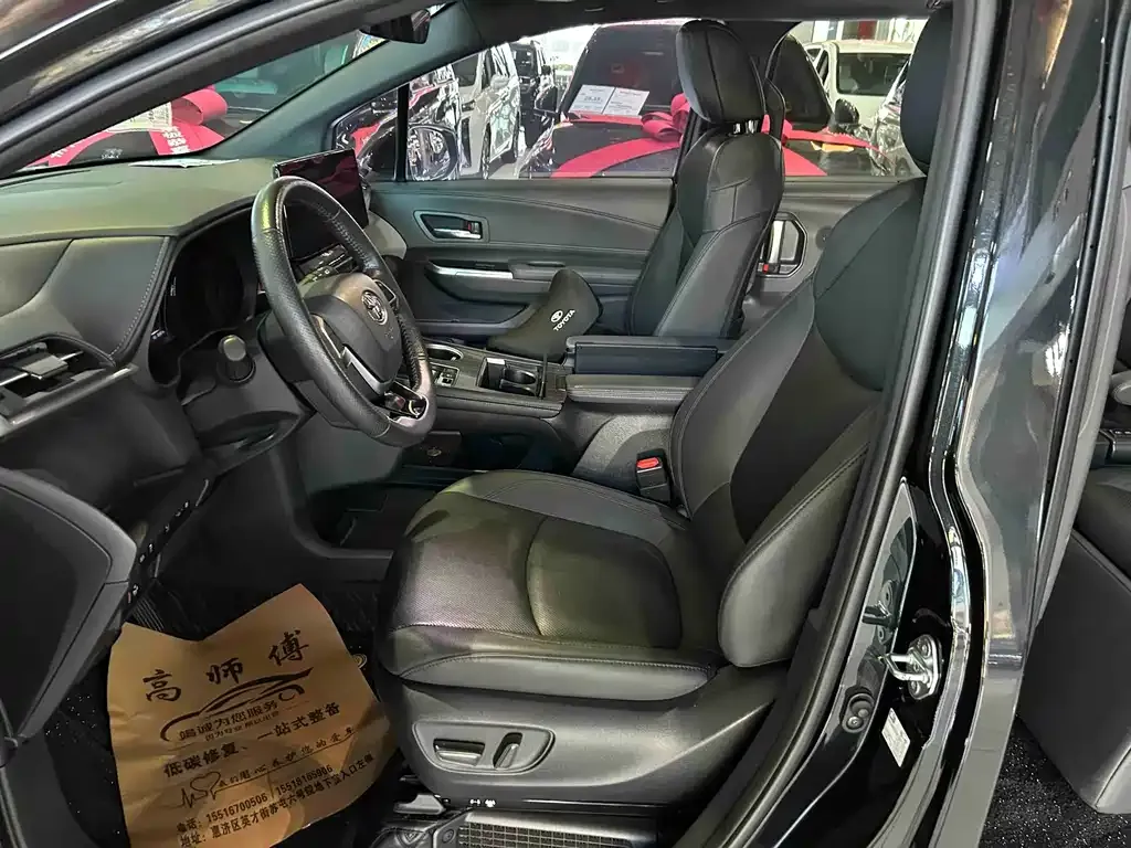 Toyota Granvia — фото 8