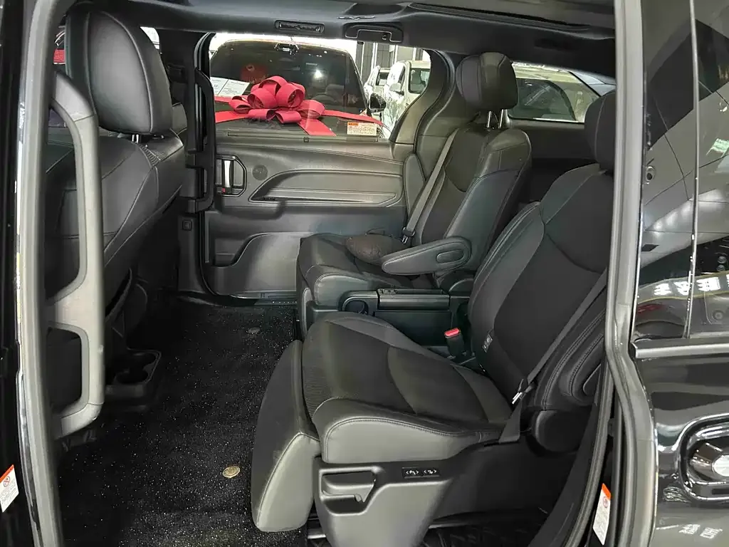 Toyota Granvia — фото 7