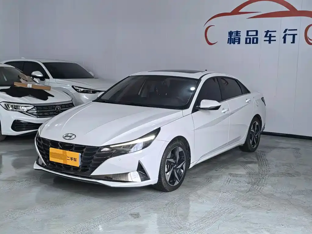 Hyundai Elantra — фото 1