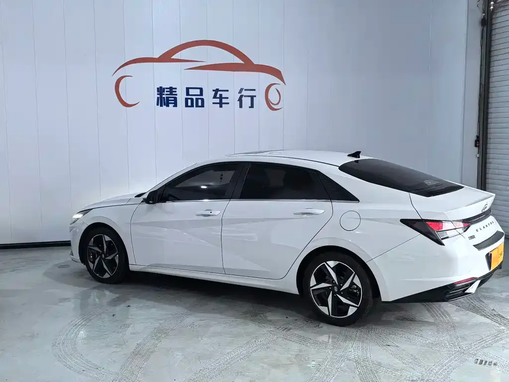 Hyundai Elantra — фото 3