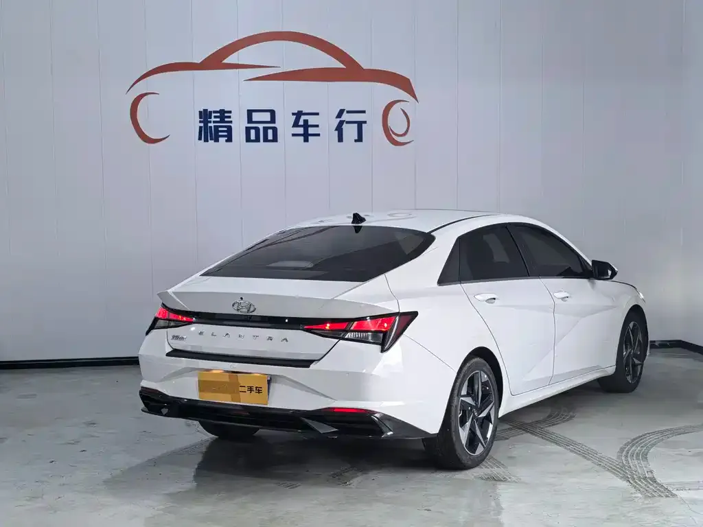 Hyundai Elantra — фото 7