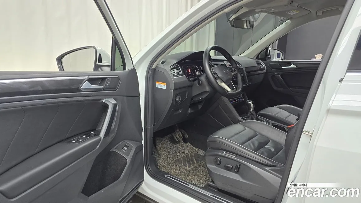 Volkswagen Tiguan — фото 8