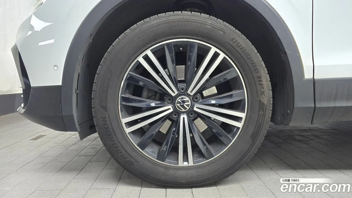Volkswagen Tiguan — фото 6