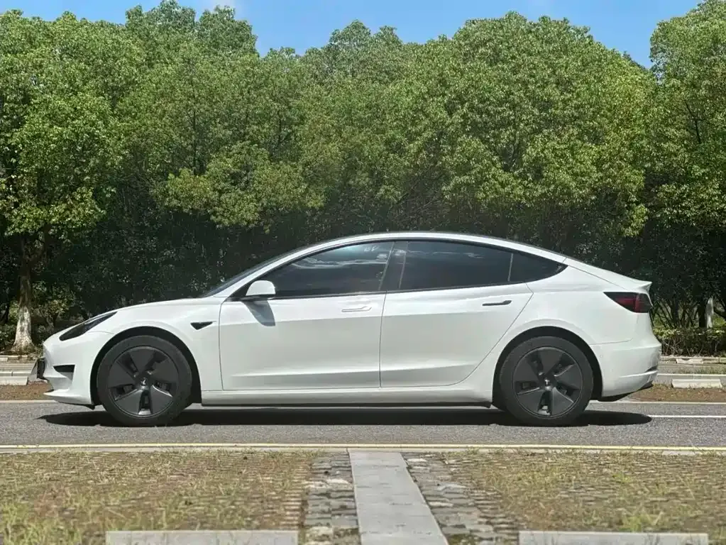 Tesla Model 3 — фото 7