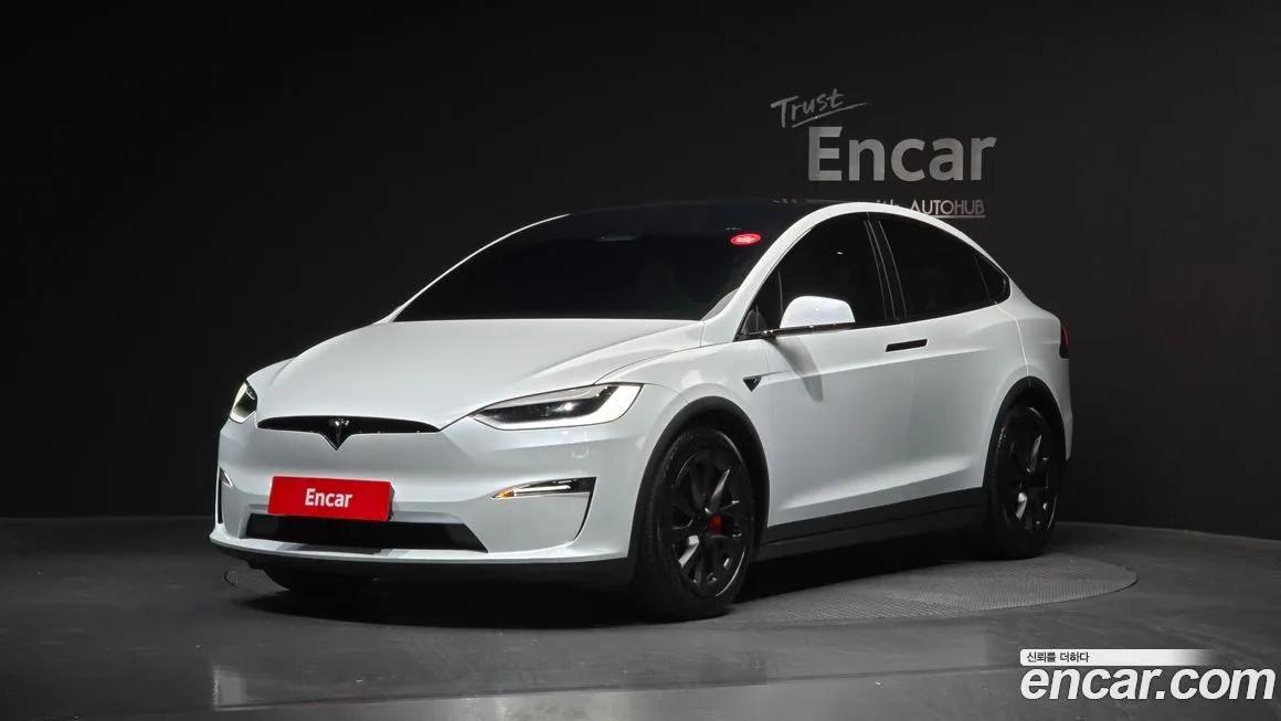 Tesla Model X — фото 1