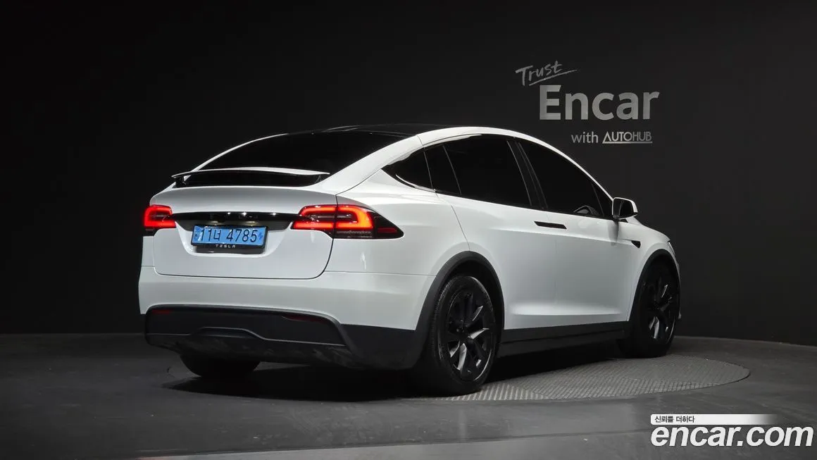 Tesla Model X — фото 7