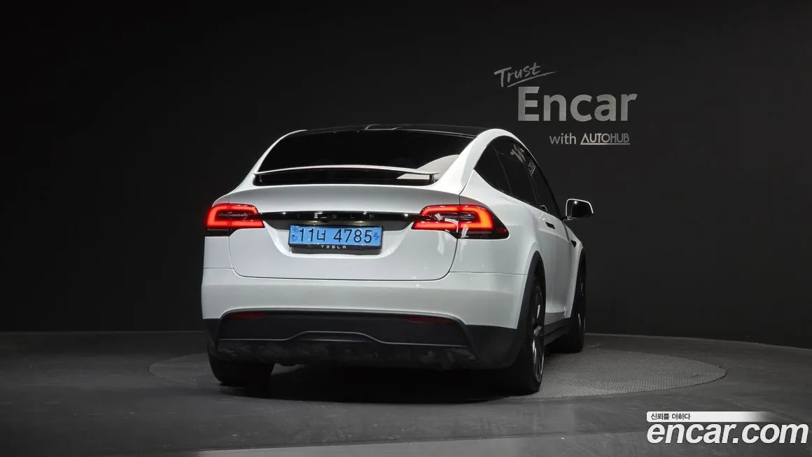 Tesla Model X — фото 5