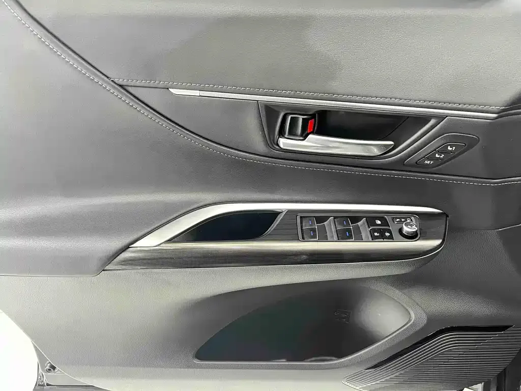 Toyota Harrier — фото 4