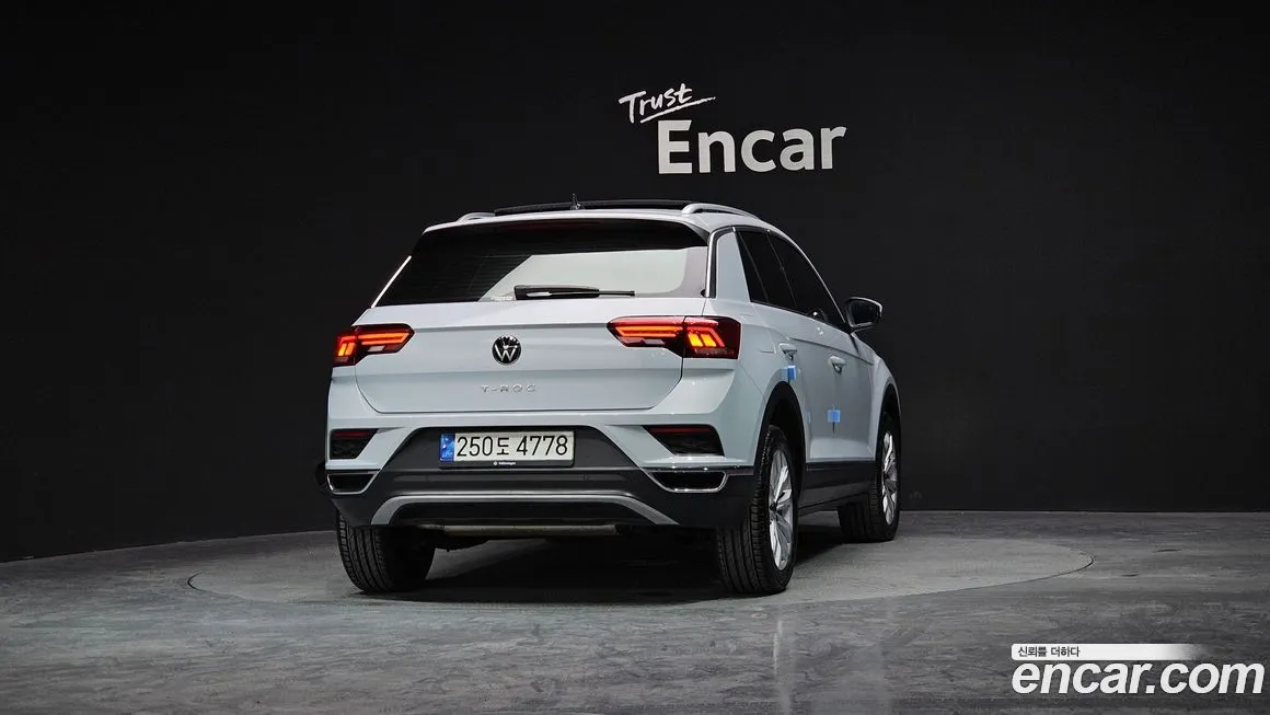 Volkswagen T-Roc — фото 9