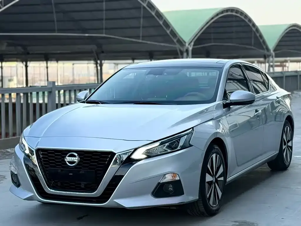Nissan Teana — фото 1