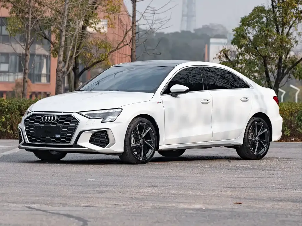 Audi A3 — фото 1