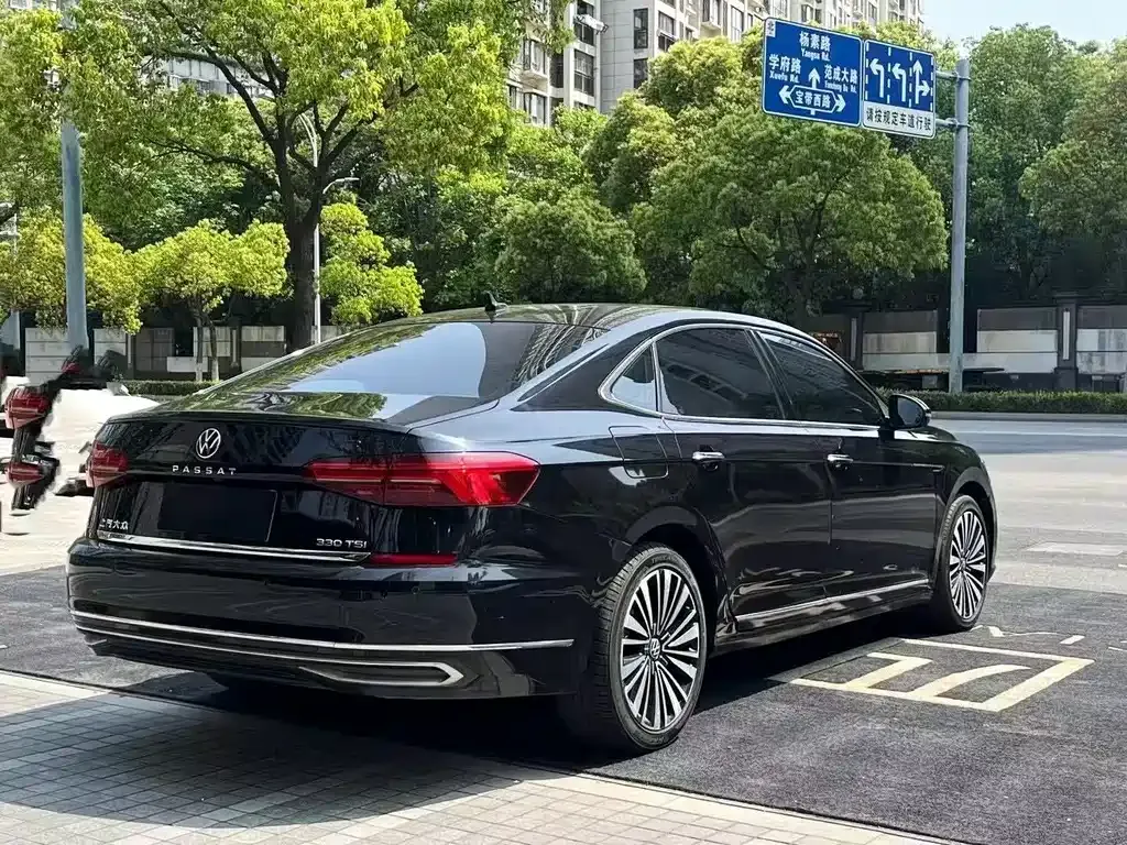 Volkswagen Passat — фото 7