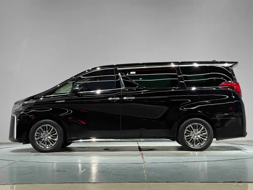 Toyota Alphard — фото 4