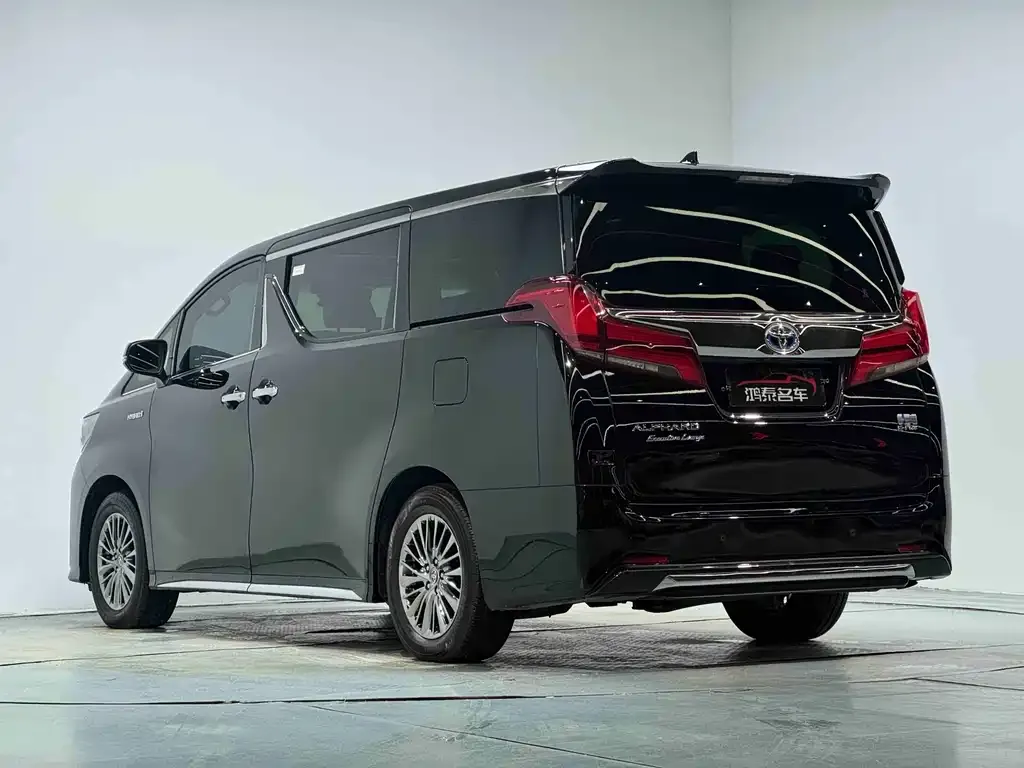 Toyota Alphard — фото 10