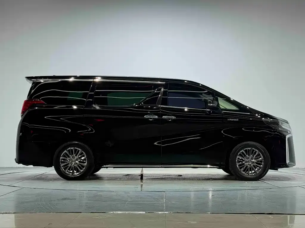 Toyota Alphard — фото 9