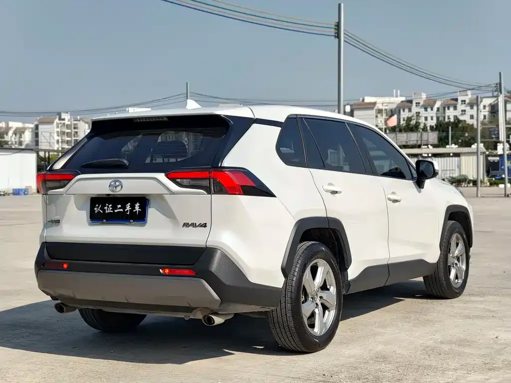 Toyota RAV4 — фото 5