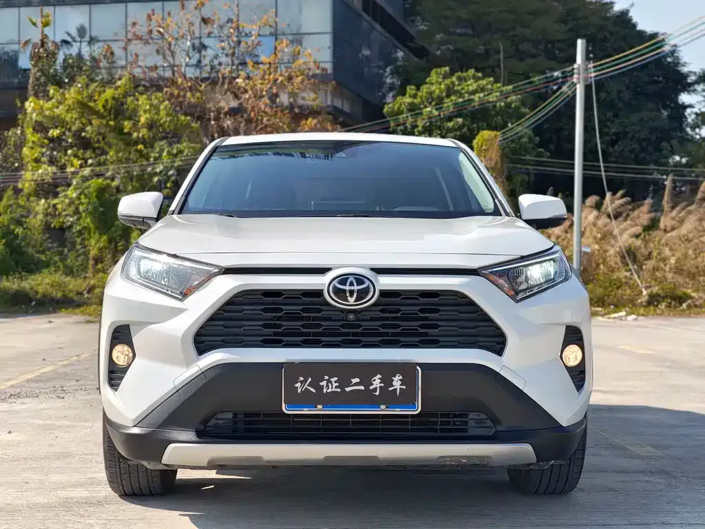Toyota RAV4 — фото 4