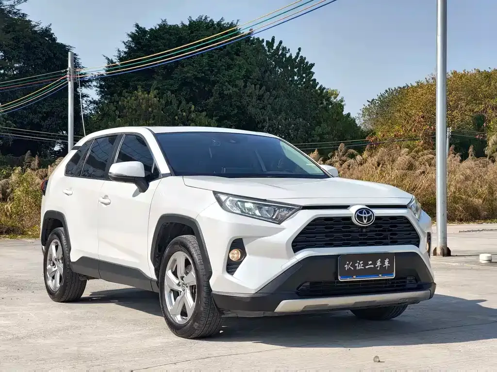 Toyota RAV4 — фото 10