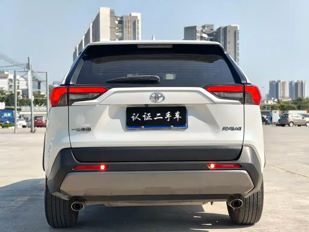 Toyota RAV4 — фото 3