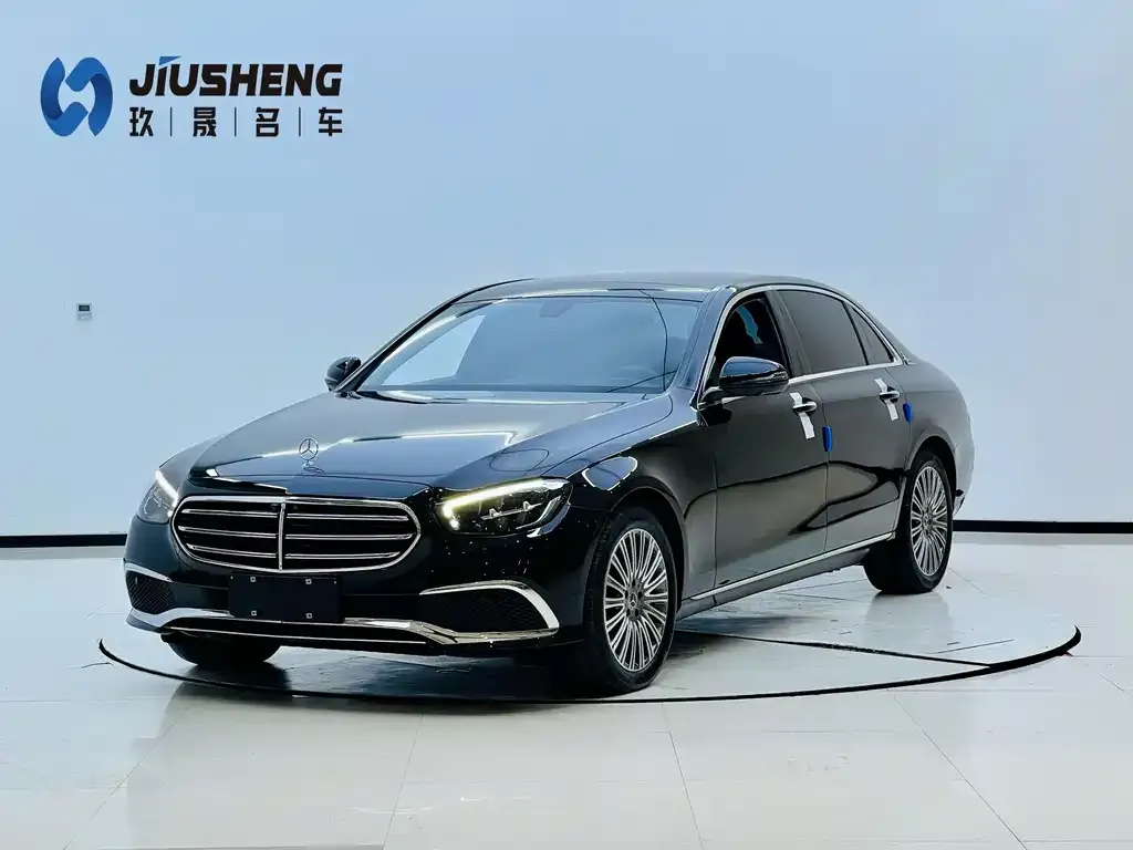 Mercedes-Benz E-Class — фото 1
