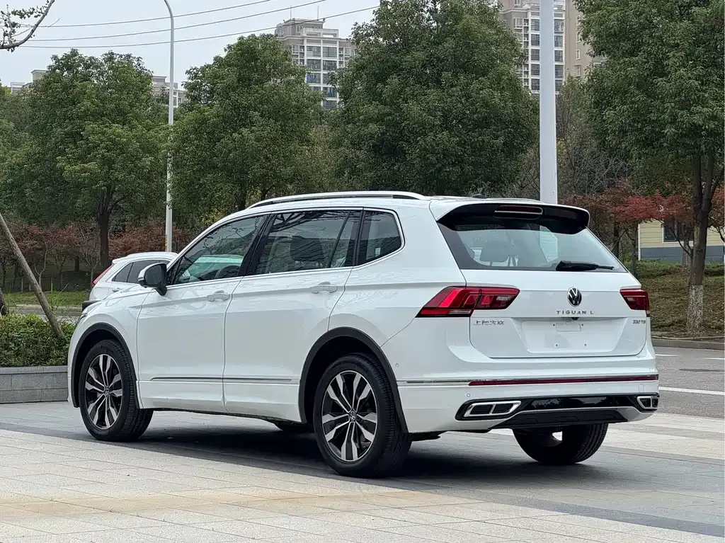 Volkswagen Tiguan L — фото 7