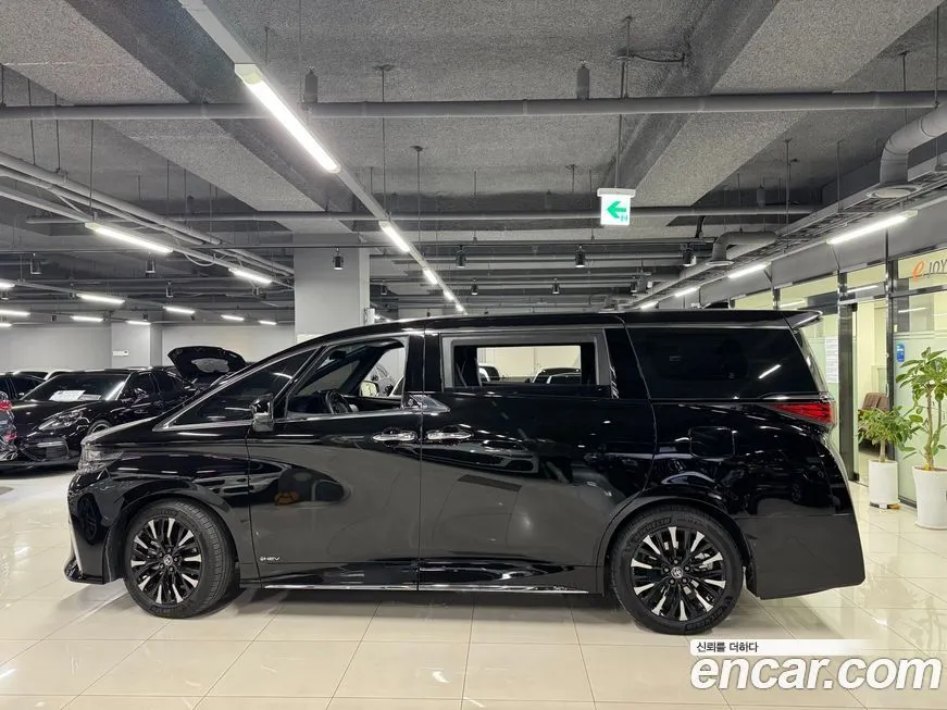 Toyota Alphard — фото 2